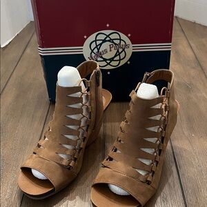 Stylish Tan Wedges by Hocus Pocus 9.5 NWB